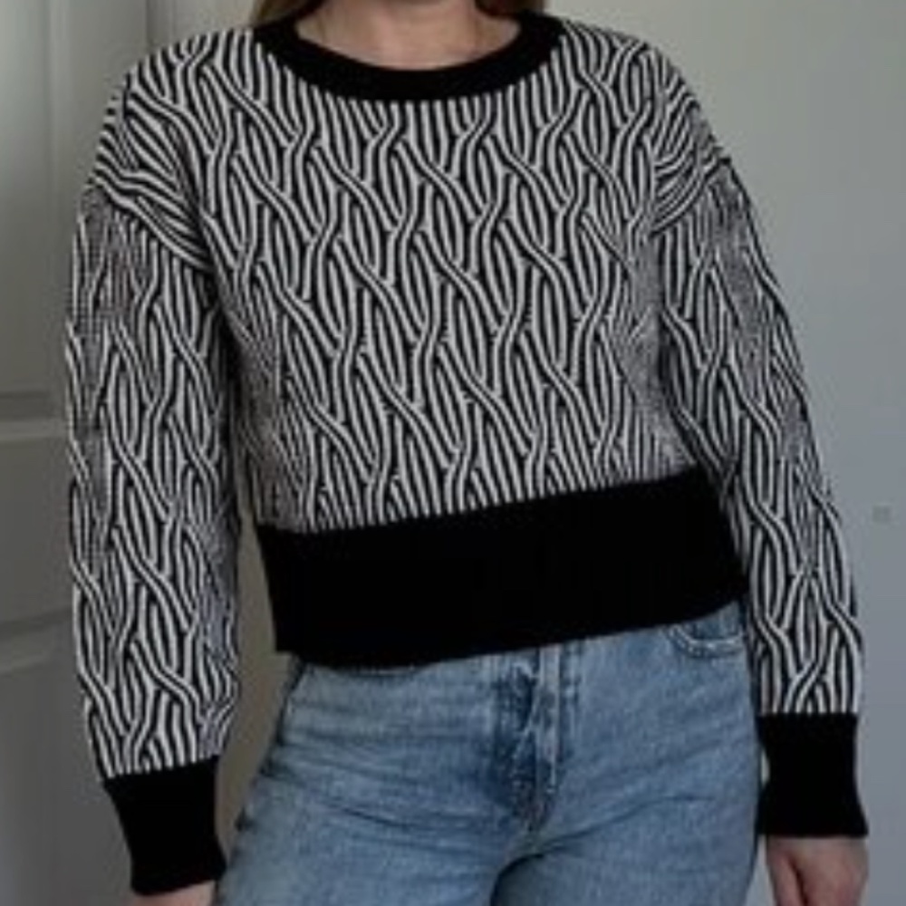 NYC Knits Black & White Mini Braid Pattern Cropped Crewneck Sweater, size Large